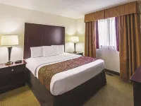 La Quinta Inn & Suites by Wyndham Woodburn - 2-Star