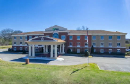 Holiday Inn Express & Suites TALLADEGA by IHG