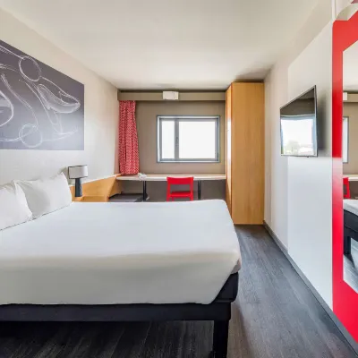 Ibis Valencia Bonaire Aeropuerto โรงแรมใกล้ตลาดสาธารณะวาเลนเซีย