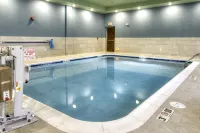 Holiday Inn Express & Suites OMAHA DOWNTOWN - OLD MARKET by IHG - Pools