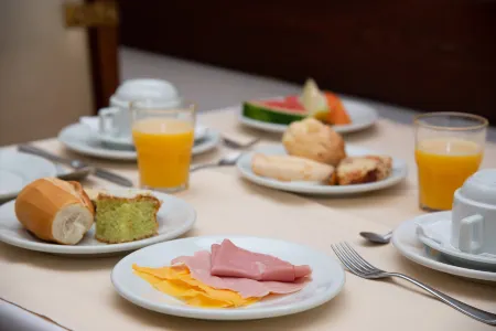 VOA Hotel União Отели в г. Кашамбу