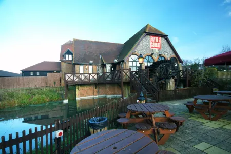 Premier Inn Eastbourne Отели в г. Хейлшем