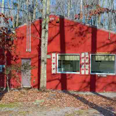Crown Resorts at the Poconos Hotel Exterior