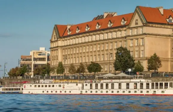 弗洛蘭蒂娜船酒店