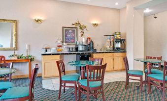 Travelodge by Wyndham St. Louis