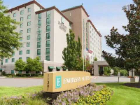Embassy Suites by Hilton Little Rock Hotel di 