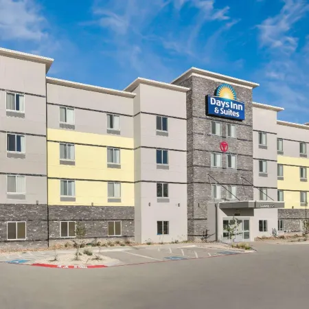 Days Inn & Suites by Wyndham Lubbock Medical Center