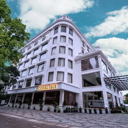Coral Reef Hotel Отели рядом с достопримечательностью «Остров Болгатти»