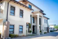 Balmoral Lodge فنادق في بيلفيل