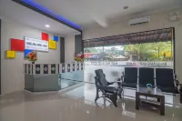 RedDoorz Near Rsud Embung Fatimah Batam Hotels in Batu Aji
