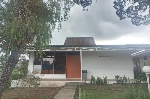 Kaliaga Bungalow Hotels in Berastagi