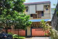 Kostawira Syariah Bintaro Mitra RedDoorz Hotels in Pondok Aren