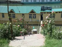 Houseboat Sweet Star Hotels in Lal Chowk