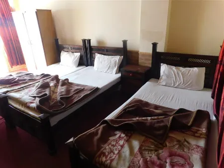 Lalazar Hotel Отели рядом с достопримечательностью «Университет Инжиниринг & Текнолоджи Абботтабад Кампус»