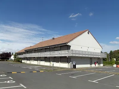 Kyriad Chantilly Sud - Luzarches Hotels in Val-d'Oise