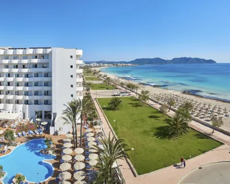Hipotels Hipocampo Playa โรงแรมในLlevant
