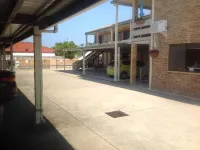 Golden Beach Motor Inn, Caloundra - parkir