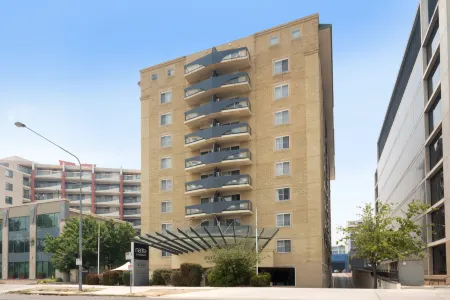 Mantra on Northbourne Отели рядом с достопримечательностью «Australian Academy of Science»