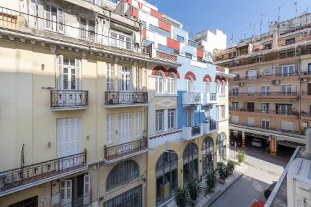 Your City Level Отели рядом с достопримечательностью «Университет Аристотеля в Салониках»