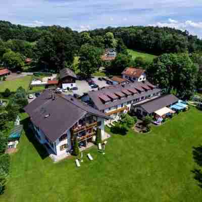 Landhotel Huber am See Hotel Exterior