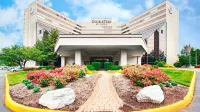 DoubleTree by Hilton Hotel Newark Airport Hotels near Newark Liberty Intl. Airport Airport