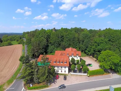 Landhaus Heidehof Hotels in Neuklingenberg