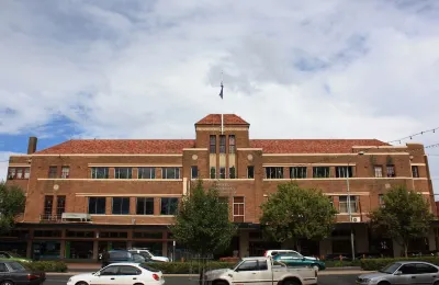 Hotel Canobolas Hotels near CHAPMANS Guitars and Music