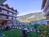 Snow Peak Retreat & Cottage Hotels in Manali
