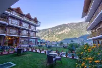 Snow Peak Retreat & Cottage Hotels in Manali