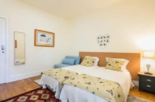 Apartamento A Francos Artist Painting 1