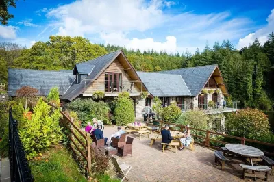Canada Lodge and Lake Hotels near Pontypridd Museum