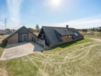 "Wulfhild" - 800m from the Sea