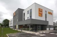 B&B Hotel Laval Ouest Отели в г. Шанже