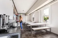Summer House Melbourne - Hostels