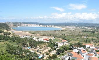Comfortable Holiday Home Within Walking Distance of the Bay of Sao Martinho
