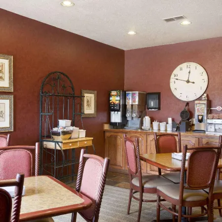 Super 8 by Wyndham Perryville