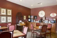 Super 8 by Wyndham Perryville Hotels in Perryville