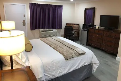 Howard Johnson by Wyndham Ridgecrest, CA Hotels in Ridgecrest