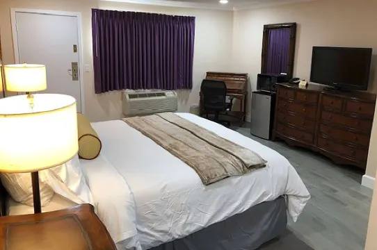 ハワード ジョンソン バイ ウィンダム リッジクレスト カリフォルニア