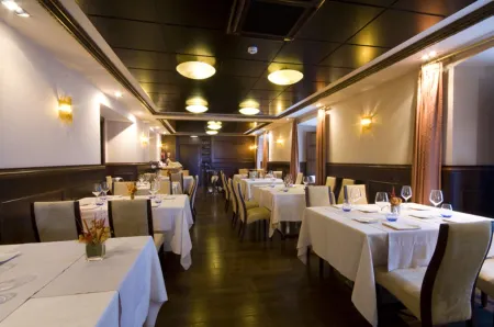 Hotel Palacio de la Magdalena Отели рядом с достопримечательностью «Museo Puerta del Mar»