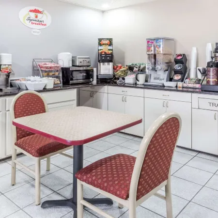 Super 8 by Wyndham Mundelein/Libertyville Area