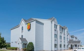 Airport Fargo Hotel - Housity
