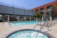 Travelodge Inn & Suites by Wyndham Anaheim on Disneyland Dr - Hot Tub