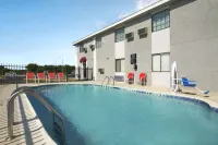 Super 8 by Wyndham Ardmore - Pool