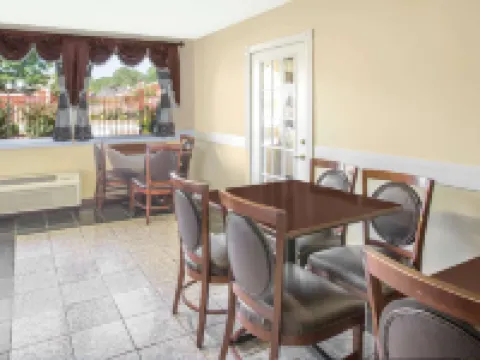 Super 8 by Wyndham Jasper Hotels in Walker County