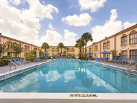 La Quinta Inn by Wyndham Orlando International Drive North Hotels near Universal Studios Orlando