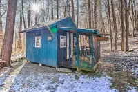 Cozy Falls Brook Cabin: Hike & Swim on-Site! Hotels in Dummerston