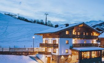 Serviced Luxury Chalet Evi, Ski-in Ski-Out