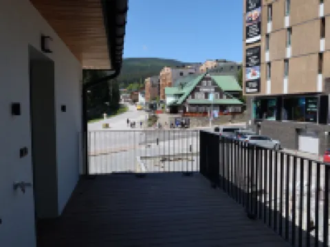 Mountain Bliss Lounge & Grill Terrace 派克波特斯耐茲庫酒店