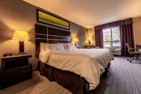 Holiday Inn Express Golden-Kicking Horse